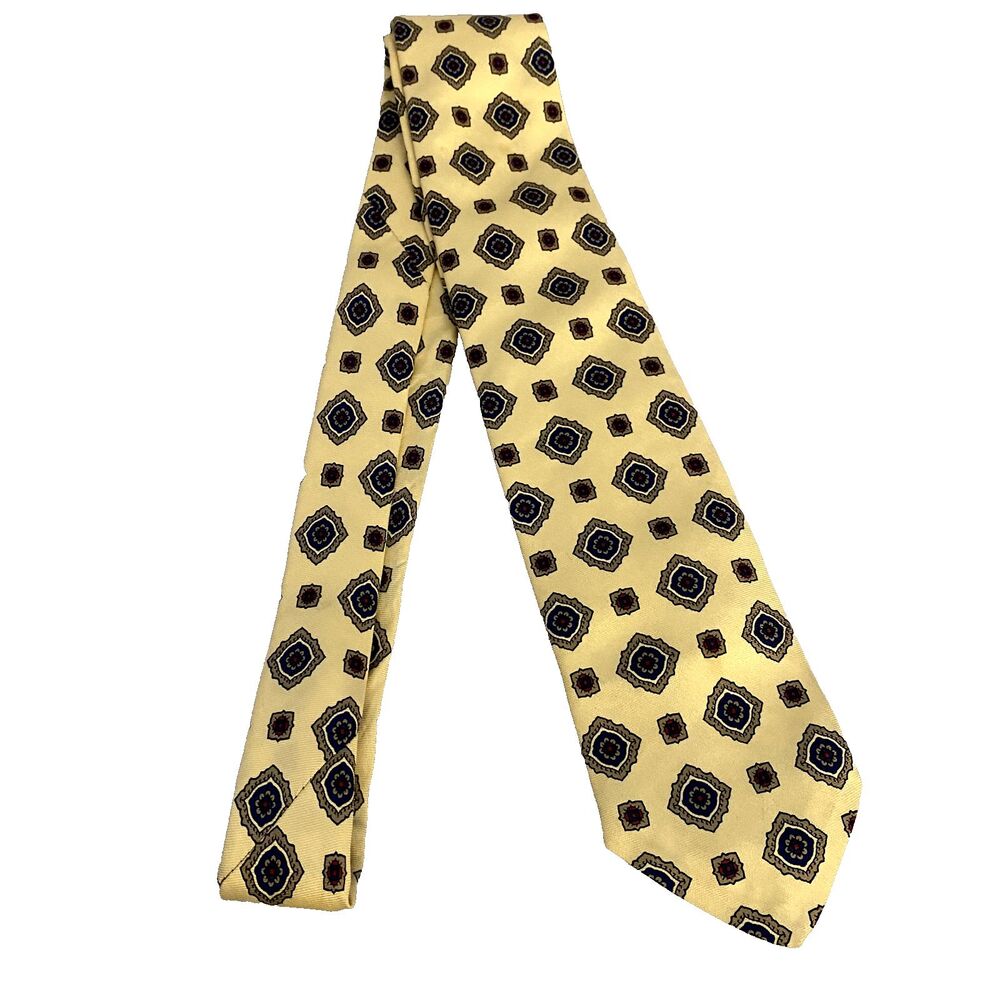#7941 BROOKS BROTHERS YELLOW SILK TIE 58 IN X 3.25 IN WOVEN